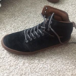 Men’s black suede vans